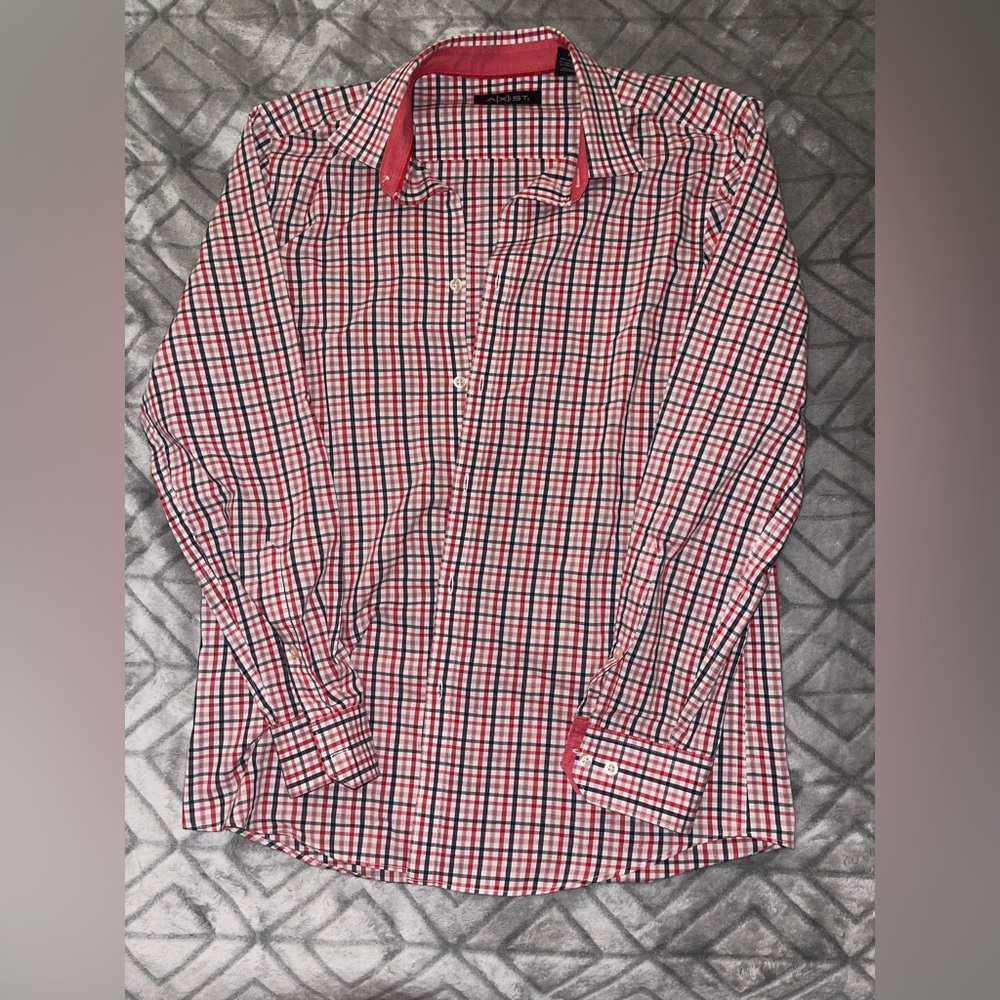 Men’s Axist Button Down Long Sleeve shirt Size Medium